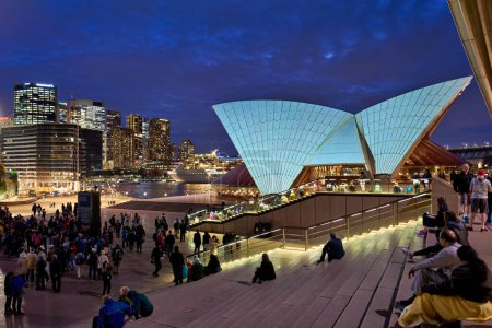 Téléchargez les photos : Sydney. Nouvelle-Galles du Sud. L'Australie. L'Opéra au coucher du soleil. Spectacle des lumières - Date : 21 - 08 - 2023 - en image libre de droit