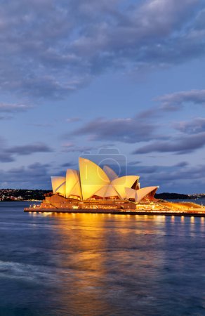 Téléchargez les photos : Sydney. Nouvelle-Galles du Sud. L'Australie. L'Opéra au coucher du soleil - Date : 24 - 08 - 2023 - en image libre de droit