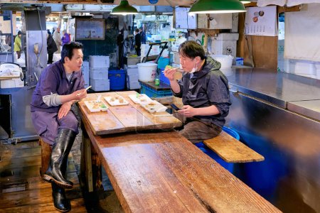 Téléchargez les photos : Le Japon. Tokyo. Le marché aux poissons. Pause déjeuner - Date : 21 - 04 - 2023 - en image libre de droit