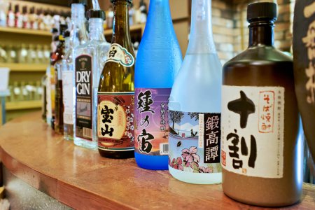 Téléchargez les photos : Le Japon. Kyoto. Bouteilles de saké - Date : 28 - 04 - 2023 - en image libre de droit