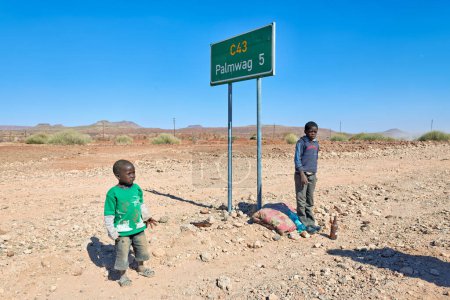 Téléchargez les photos : Namibie. Enfants dans la région de Palmwag Kunene Damaraland - Date : 09 - 08 - 2023 - en image libre de droit