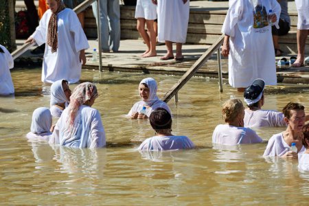 Foto de Jordan. Río Jordán. Sitio de bautismo. El lugar donde Jesús fue bautizado - Fecha: 30 - 10 - 2023 - Imagen libre de derechos