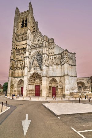 Foto de Catedral de Auxerre Saint Etienne. Borgoña Francia. - Fecha: 25 - 07 - 2023 - Imagen libre de derechos