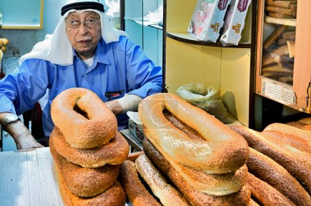 Foto de Jerusalén Israel. Panadero en el zoco de la ciudad vieja - Fecha: 24 - 09 - 2023 - Imagen libre de derechos
