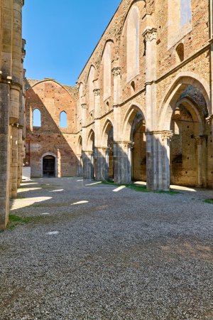 Téléchargez les photos : L'abbaye sans toit de Saint Galgano. Sienne Toscane Italie - Date : 09 - 04 - 2023 - en image libre de droit