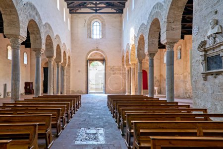 Téléchargez les photos : Gerace Calabre Italie. L'intérieur de la cathédrale normande - Date : 24 - 08 - 2023 - en image libre de droit