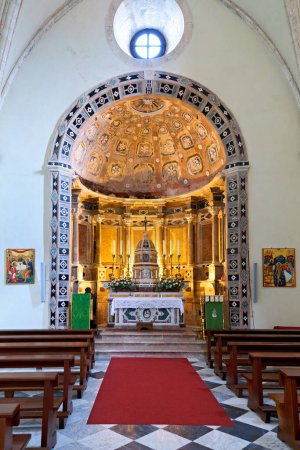 Téléchargez les photos : Gerace Calabre Italie. L'intérieur de la cathédrale normande - Date : 24 - 08 - 2023 - en image libre de droit