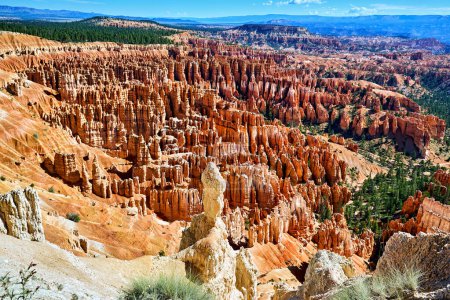 Téléchargez les photos : Inspiration Point Lookout dans le parc national de Bryce Canyon. Utah USA - Date: 18 - 08 - 2023 - en image libre de droit