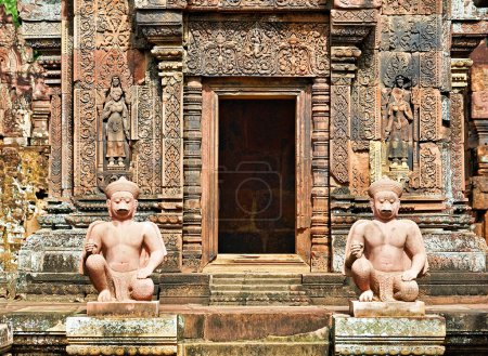 Foto de Cultura jemer en el templo de Banteay Srei. Siem Reap Camboya - Fecha: 13 - 08 - 2023 - Imagen libre de derechos