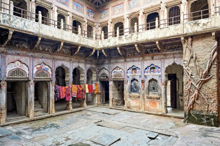 Téléchargez les photos : Inde Rajasthan. Maisons peintes décorées à Mandawa Shekawati - Date : 02 - 08 - 2023 - en image libre de droit