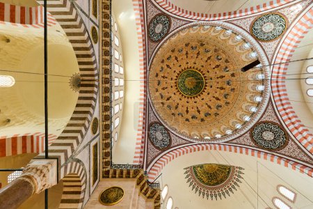 Foto de Estambul Turquía. Mezquita de Suleymaniye - Fecha: 29 - 04 - 2023 - Imagen libre de derechos