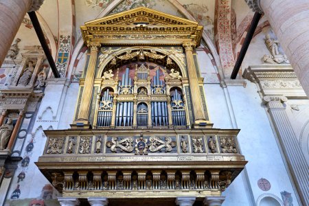 Téléchargez les photos : Vérone Vénétie Italie. L'orgue de la basilique Sainte-Anastasie - Date : 29 - 04 - 2024 - en image libre de droit