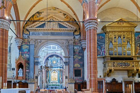 Téléchargez les photos : Vérone Vénétie Italie. Cathédrale de Vérone (Duomo di Verona). L'orgue - Date : 29 - 04 - 2024 - en image libre de droit
