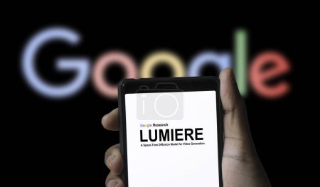 Foto de Mymensingh, Bangladesh - 30 de enero de 2024: Google Lumiere es una herramienta multimodal de generación de vídeos de IA que puede crear vídeos a partir de texto o imágenes. - Imagen libre de derechos