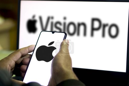 Foto de Apple Visión Pro Apple en un teléfono inteligente, Dhaka, Bangladesh 08 Febrero 2024. - Imagen libre de derechos
