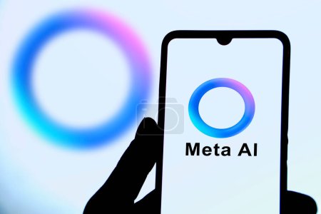 Foto de Logo de Meta AI en smartphone para Facebook Artificial Intelligence, Dhaka, Bangladesh 25 abril 2024. - Imagen libre de derechos