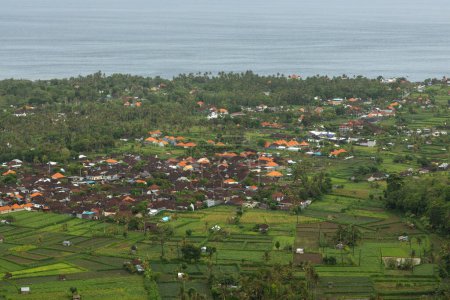 Village côtier touristique de pêche Amed à Bali, district de Karangasem