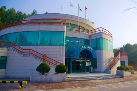Photo for Samcheok City, South Korea - December 28, 2023: The round museum within Hwang Young-jo Memorial Park serves as a centerpiece, showcasing the illustrious career of marathon runner Hwang Young-jo. Adorned with flagpoles atop, it symbolizes both nationa - Royalty Free Image