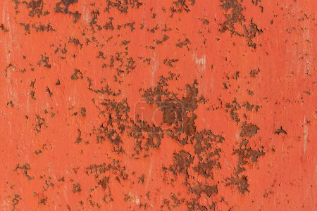Téléchargez les photos : Texture de la vieille plaque métallique rouillée avec de la peinture fissurée rouge avec des rayures. - en image libre de droit