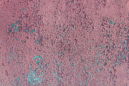 Téléchargez les photos : Texture de vieille peinture fissurée rose sur le mur. Texture de peinture endommagée. - en image libre de droit