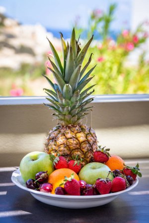 Foto de Placa con diferentes tipos de frutas - Imagen libre de derechos
