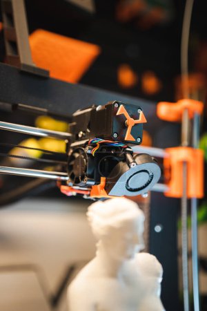 Téléchargez les photos : Imprimante 3D. usine à domicile - en image libre de droit