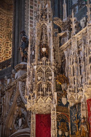 Téléchargez les photos : Sculpture et architecture à l'intérieur de la Cathédrale Sainte Cécile d'Albi, France - en image libre de droit