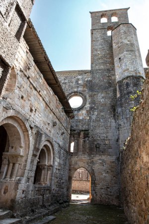 Ruine de l'abbaye d'Alet les Bains dans le sud de la France dans le pays Cathare