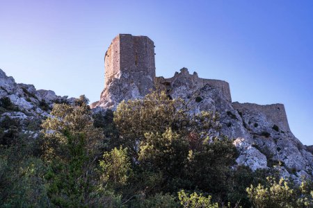 Ruinen der mittelalterlichen Burg von Quribus, in der Region der Katharer in Südfrankreich