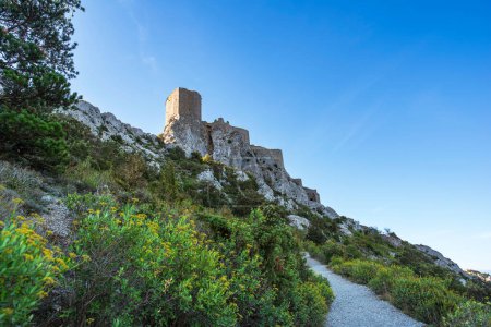 Ruinen der mittelalterlichen Burg von Quribus, in der Region der Katharer in Südfrankreich