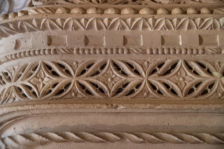 Detail eines Basreliefs der Abtei von Lagrasse im Land der Katharer in Südfrankreich