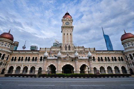 Téléchargez les photos : Kuala Lumpur, Malaisie - 20 décembre 2023 : Bâtiment Sultan Abdul Samad, situé le long de Jalan Raja à Kuala Lumpur, Malaisie. - en image libre de droit