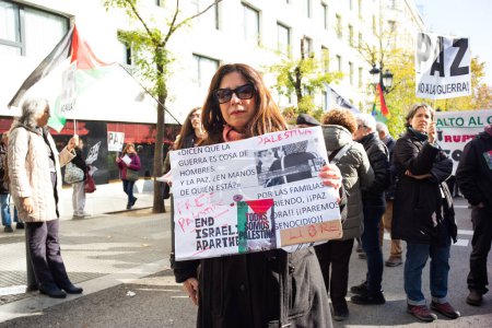 Téléchargez les photos : Manifestations lors d'un rassemblement de soutien aux Palestiniens à Madrid le 2 décembre 2023 après que le groupe militant palestinien Hamas ait lancé une attaque contre Israël. Israël, - en image libre de droit