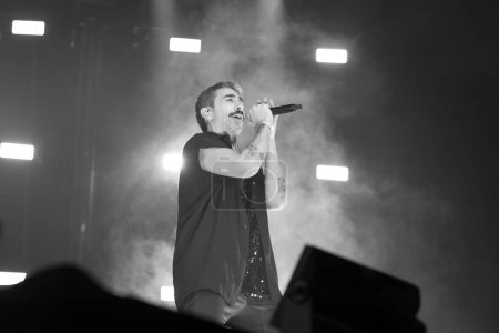Téléchargez les photos : Le chanteur Rayden se produit pendant le concert au WiZink Center de Madrid. 2 décembre 2023 Espagne - en image libre de droit