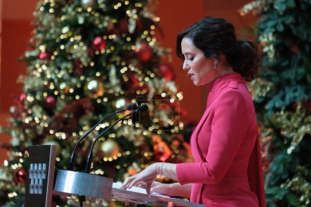 Téléchargez les photos : La présidente de la Communauté Isabel Daz Ayuso, participe aux événements de l'anniversaire de la Constitution espagnole, à la Real Casa de Correos, le 4 décembre 2023, à Madrid, Espagne. - en image libre de droit