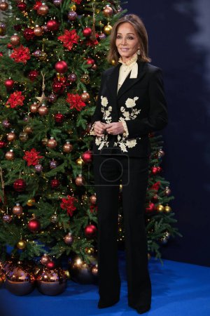 Foto de Isabel Preysler presenta el estreno de "Isabel Preysler: Mi Navidad" en el Hotel Ritz el 04 de diciembre de 2023 en Madrid, España. - Imagen libre de derechos