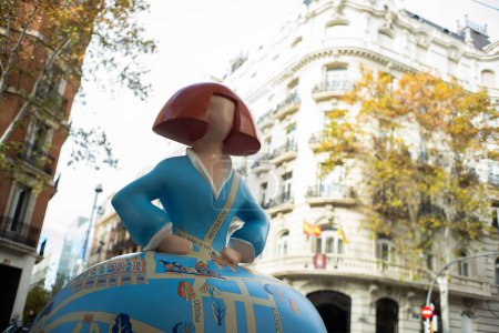 Foto de Vista de una escultura en forma de figuras del pintor Velzquez Las Menina es exposición durante la exposición Meninas Madrid Gallery 8 de diciembre de 2023 España - Imagen libre de derechos