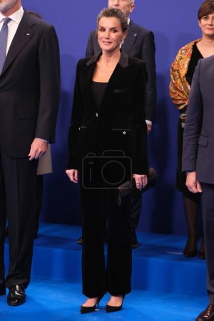 Foto de La reina Letizia de España asiste al concierto de clausura de la Presidencia española de la UE en el Auditorio Nacional el 21 de diciembre de 2023 en Madrid, España. - Imagen libre de derechos