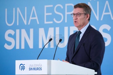 Téléchargez les photos : Le président du Partido Popular, Alberto Nunez Feijoo, lors d'une conférence de presse hace balance del ao 2023, à l'hôtel VP, le 28 décembre 2023 à Madrid, Espagne. - en image libre de droit