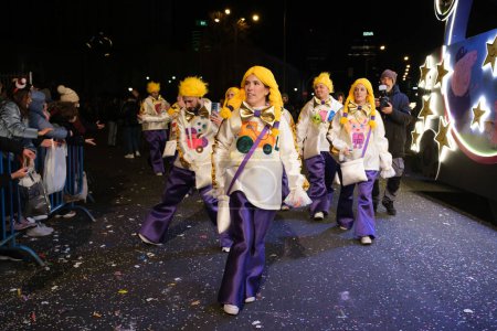 Téléchargez les photos : Parade des acteurs lors de la parade des Trois Rois à Madrid, 5 janvier 2024 Espagne. - en image libre de droit