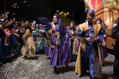 Téléchargez les photos : Parade des acteurs lors de la parade des Trois Rois à Madrid, 5 janvier 2024 Espagne. - en image libre de droit
