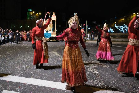 Foto de Desfile de actores durante el desfile de Reyes Magos 2024 en Madrid, 5 de enero de 2024 España. - Imagen libre de derechos
