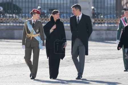 Téléchargez les photos : La reine Letizia d'Espagne et la princesse Leonor d'Espagne assistent à la cérémonie de Pascua Militar au palais royal le 06 janvier 2024 à Madrid, Espagne - en image libre de droit