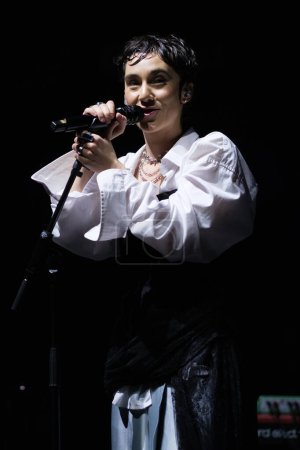 Téléchargez les photos : La chanteuse EDE se produit lors du concert au festival INVERFEST au cirque PRIX à Madrid 11 janvier 2024 Espagne - en image libre de droit