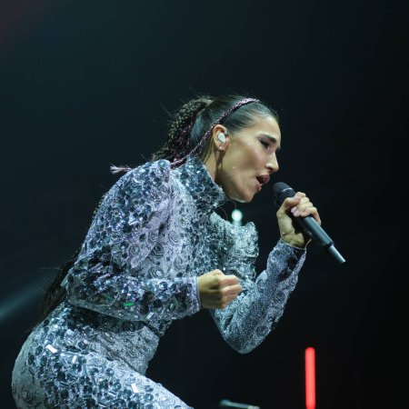 Téléchargez les photos : La chanteuse India Martinez lors d'une performance au INVERFEST WiZink Center, le 19 janvier 2024 à Madrid, Espagne - en image libre de droit