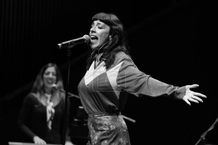 Téléchargez les photos : La chanteuse Maria de Juan lors d'une représentation à l'Inverfest 2024, au Conde Duque, le 20 janvier 2024, à Madrid, Espagne. - en image libre de droit