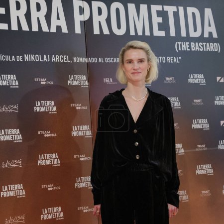 Foto de La actriz Amanda Collin asiste al estreno 'La Tierra Prometida' en el cine MK2 Paz el 22 de enero de 2024 en Madrid, España. - Imagen libre de derechos