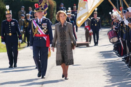 Téléchargez les photos : Reine Sofia d'Espagne lors de l'acte de serment devant le drapeau à la caserne "El Rey" de la Garde Royale, le 26 janvier 2024 à Madrid, Espagne. - en image libre de droit