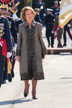 Foto de Reina Sofía de España durante el acto del juramento ante la Bandera en el Cuartel "El Rey" de la Guardia Real, el 26 de enero de 2024 en Madrid, España. - Imagen libre de derechos