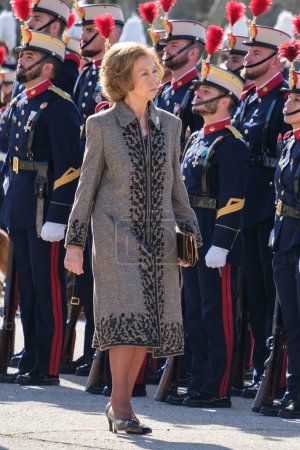 Téléchargez les photos : Reine Sofia d'Espagne lors de l'acte de serment devant le drapeau à la caserne "El Rey" de la Garde Royale, le 26 janvier 2024 à Madrid, Espagne. - en image libre de droit